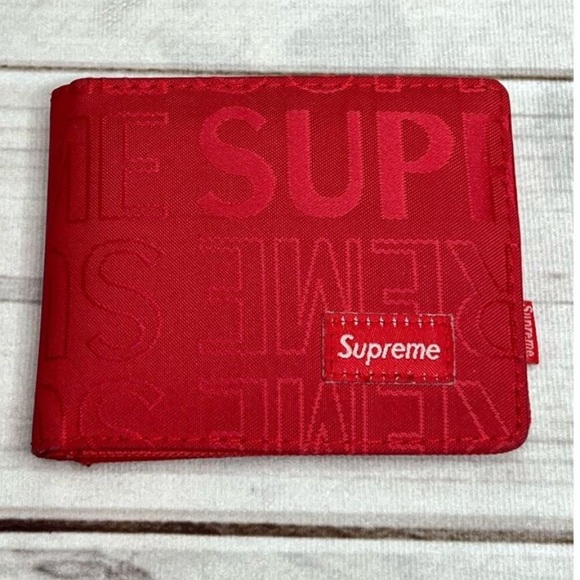 Supreme wallet - Picture 1 of 2
